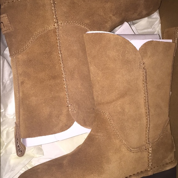 UGG - Picture 4 of 5